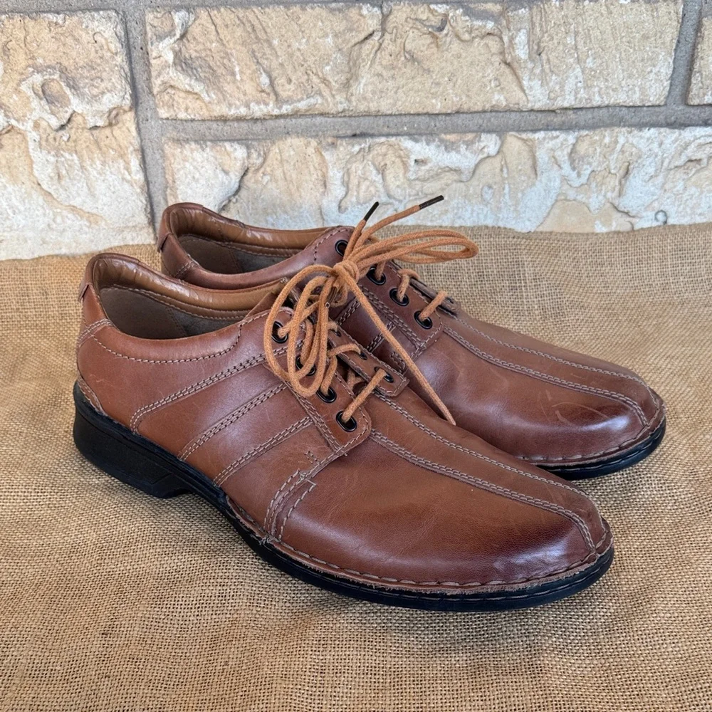 Mens career business, professional Clarks Tan Leather Oxfords Size 10 M